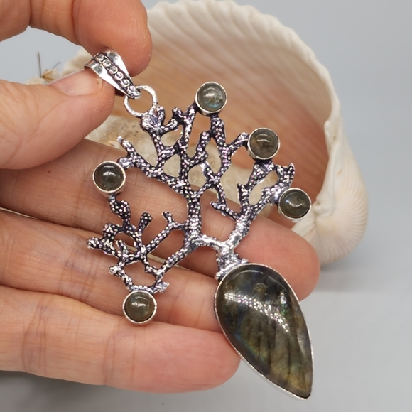 Natural Beautiful Labradorite Stone Silver Pendant - Picture 2 of 6